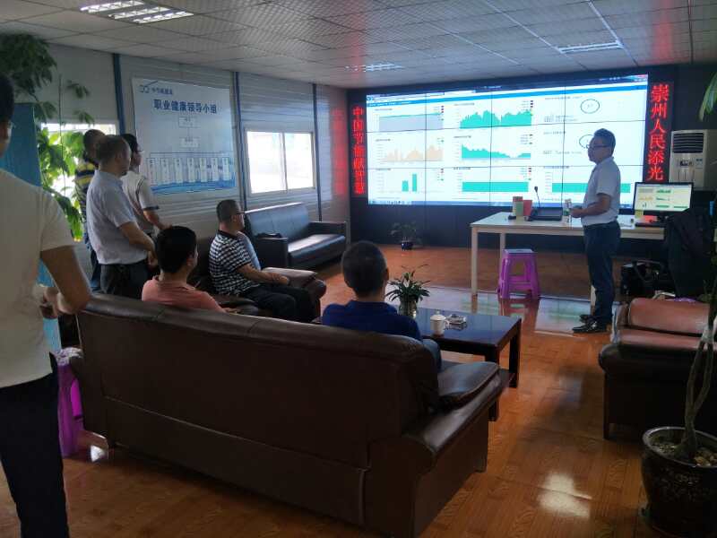 崇州市140余盞智慧路燈建設(shè)完成！TA不僅自帶免費(fèi)wifi和汽車充電樁，還有這些厲害的功能……(圖2)